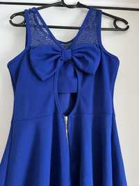Тъмно синя рокля