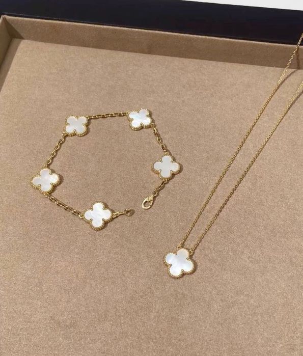 Van Cleef & Arpels позлатено колие