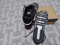 Vind 2 perechi adidasi