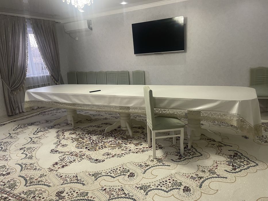 Стол для гостиной