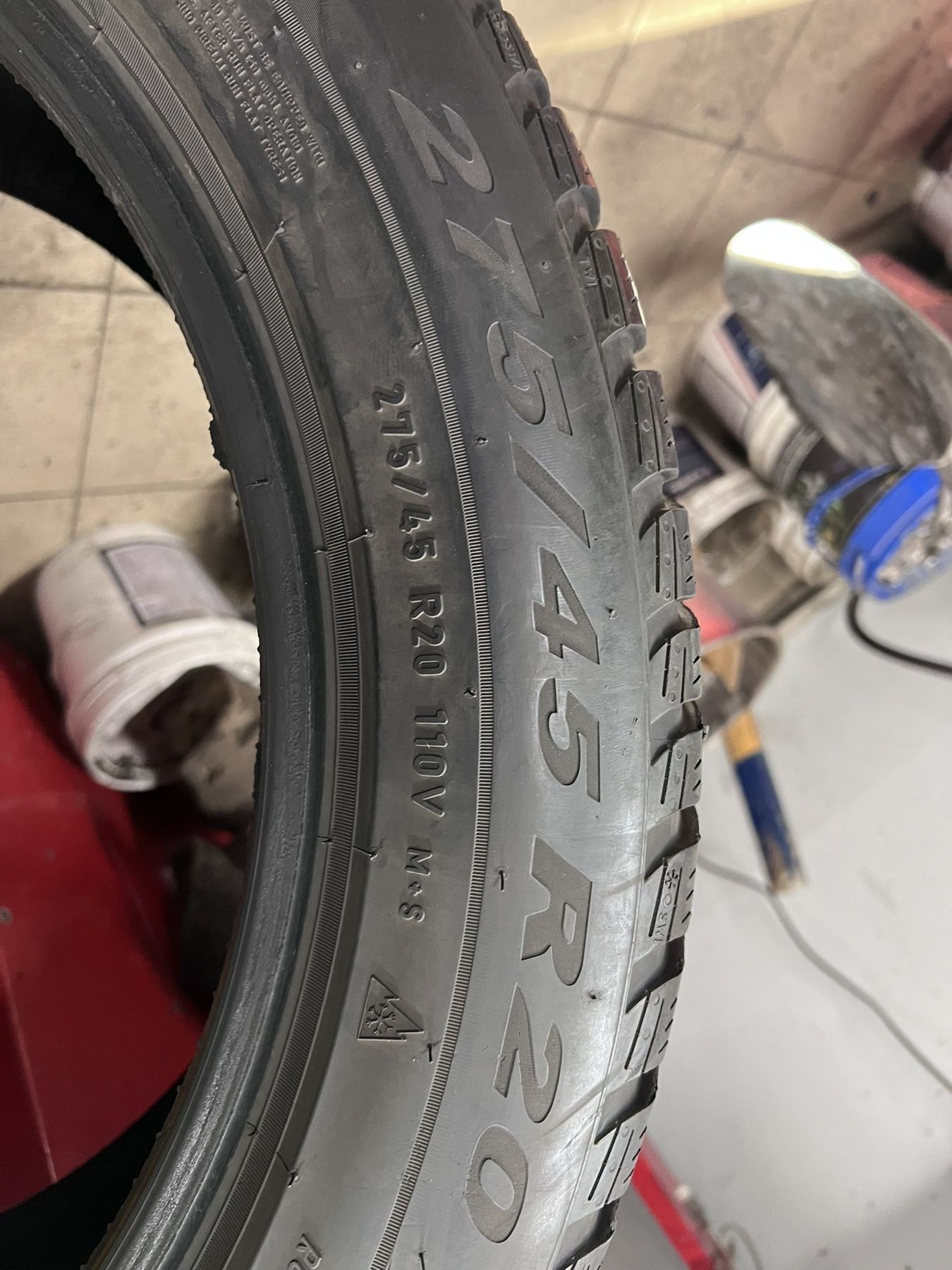 Зимни гуми спорт пакет 305/40 R20 и 275/45 R20 Pirelli