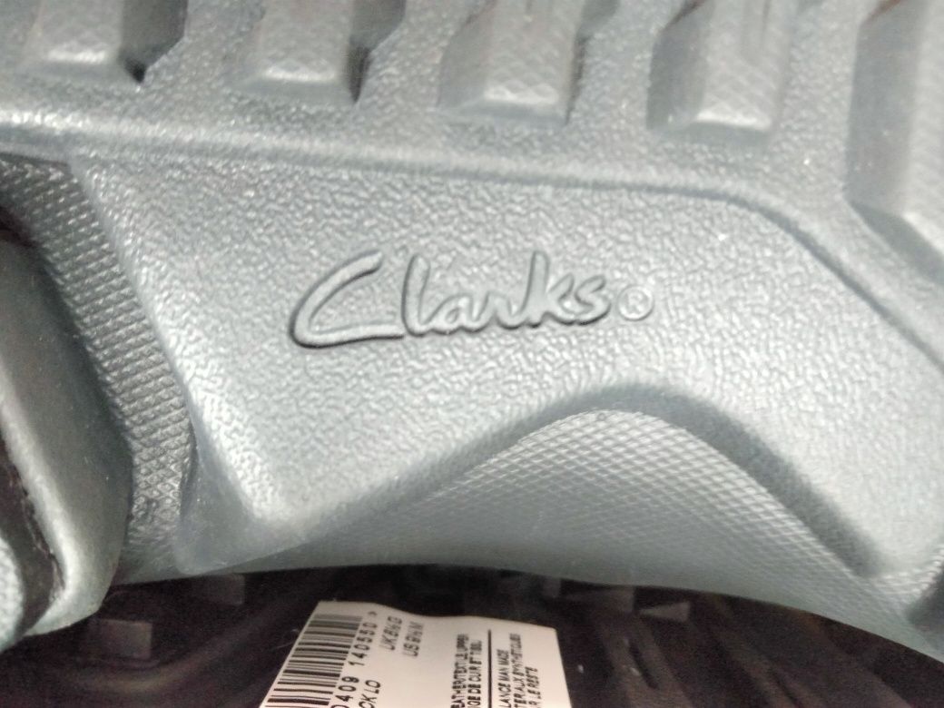 Pantofi Clarks noi