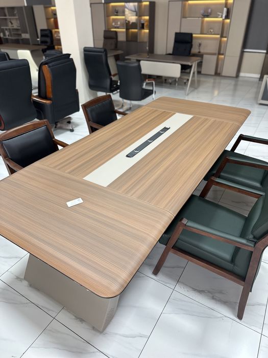 Ofisingiz uchun majlis stoli bor