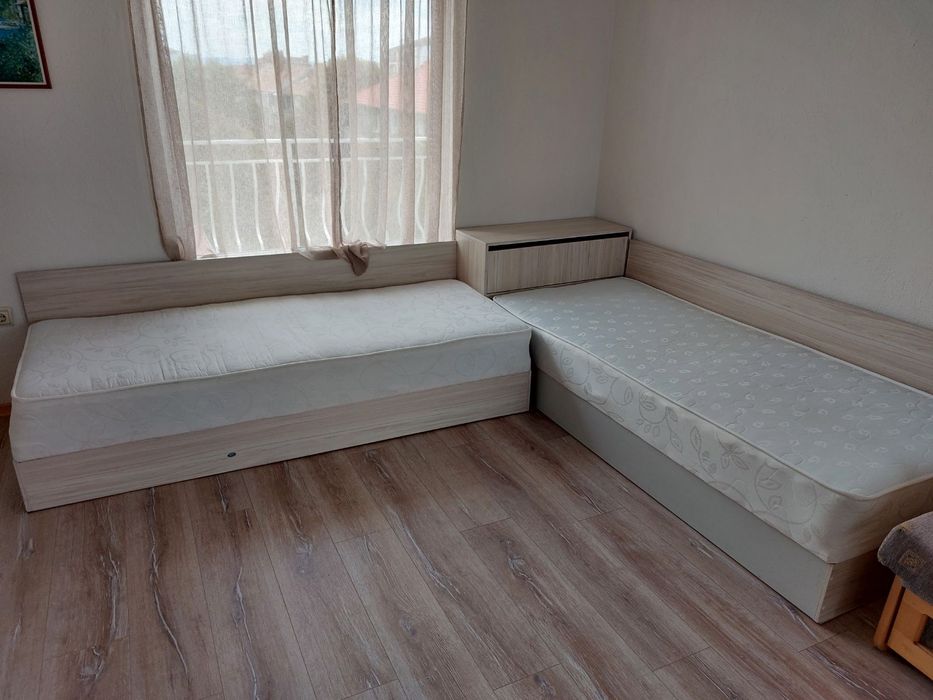 Продавам ъглови легла с матраци