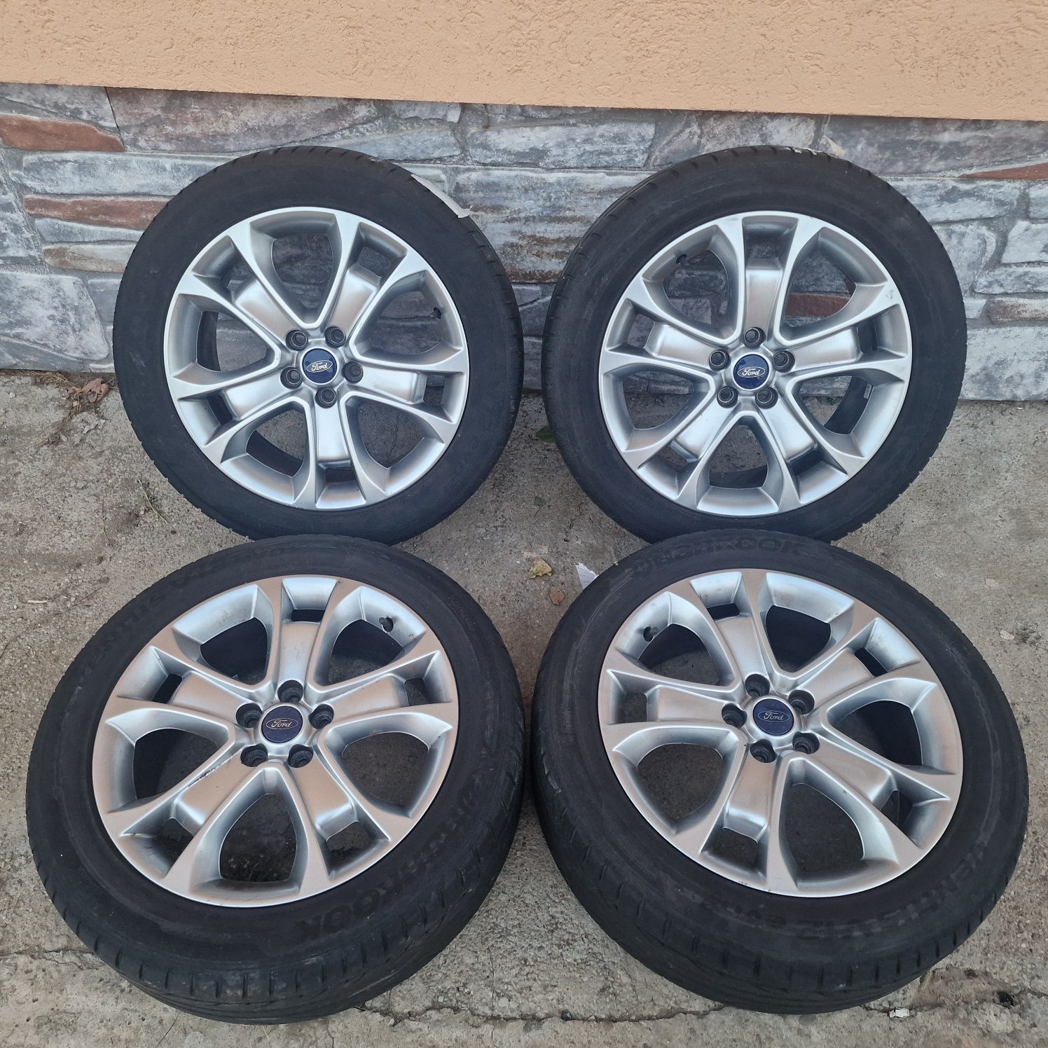 Jante aliaj Ford Kuga cu cauciucuri M+S 235 50 R18