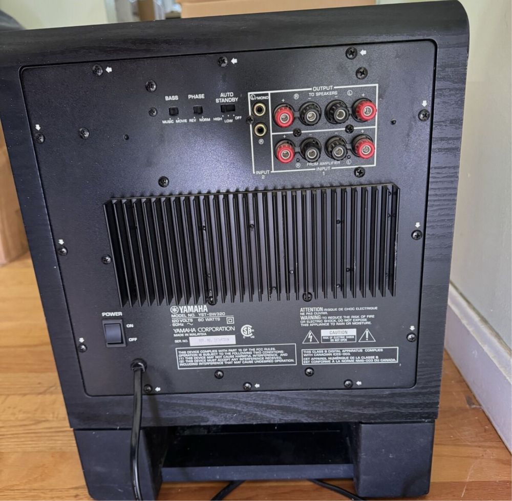 Сабвуфер Yamaha YST-SW320