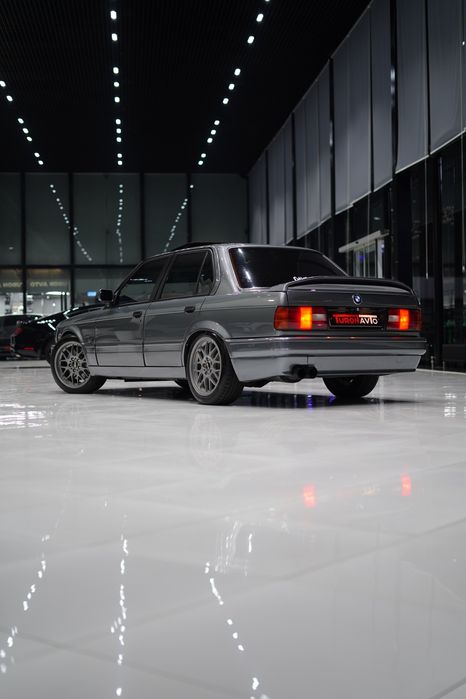 BMW E30 330I идеальная машина