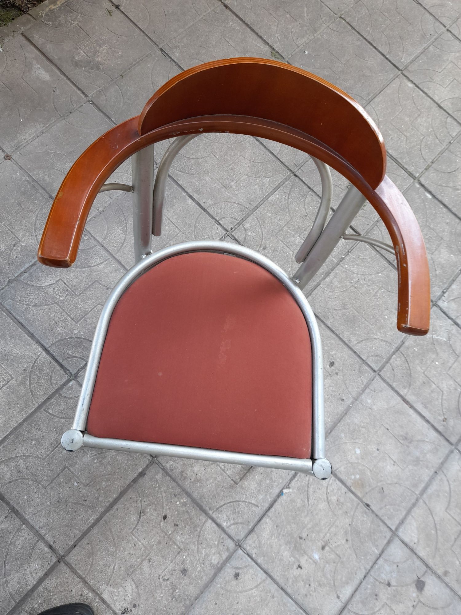 Стол тапициран столове