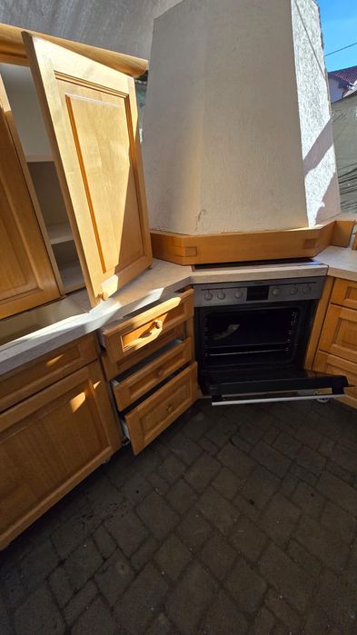 Mobila bucătărie din lemn Stejar cu electrocasnice AEG