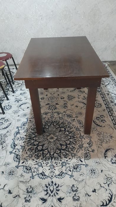 Срочно продам кухный стол стуля шкаф хорошие состояние доставка есть