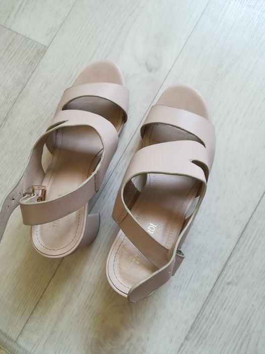 Босоножки летние