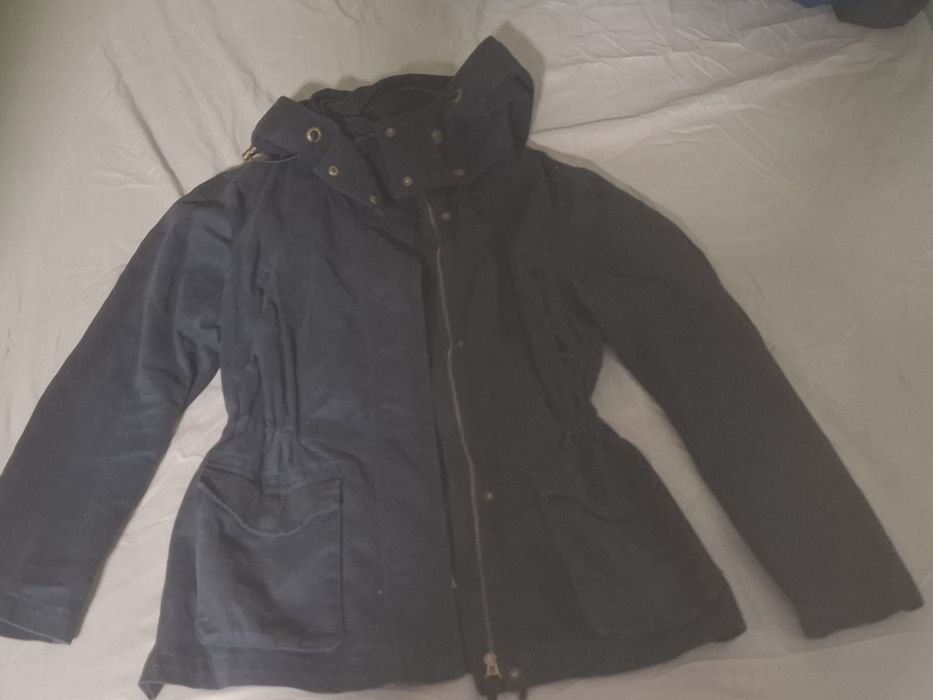 Продават се дамски якета