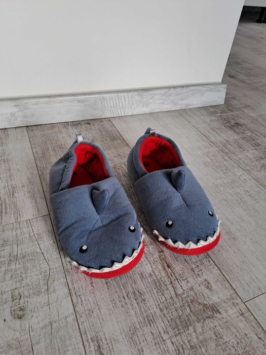 Papuci de casa moi cu aplicatii 34 / 35 H&M