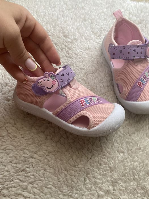 Sandale Pepa Pig marimea 25, fete