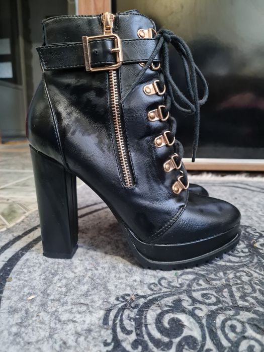 Дамски черни боти