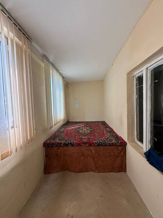 1 xonali kvartira sotiladi 2 etajda