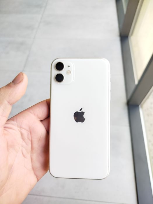 IPhone 11 128 tali 75 yomks ochilmagan tel yonida sal chaqa chuqalari