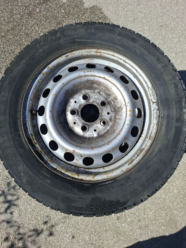 Гуми със джанти Michelin agilis 205/65/16c