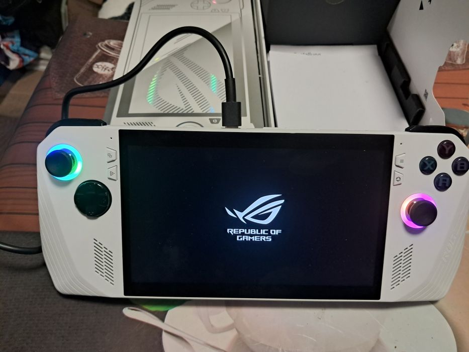 Consola gaming portabila ASUS ROG Z1 , 16GB Ram, 512GB SSD