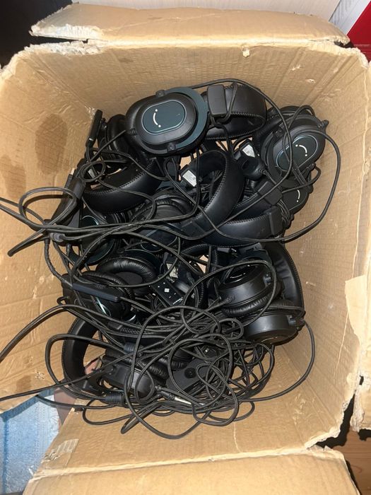 Продам коробку наушников Fifine