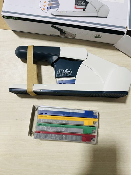 Leitz Capsator de Birou Heavy Duty ,80 Coli, cu Casete de Capse