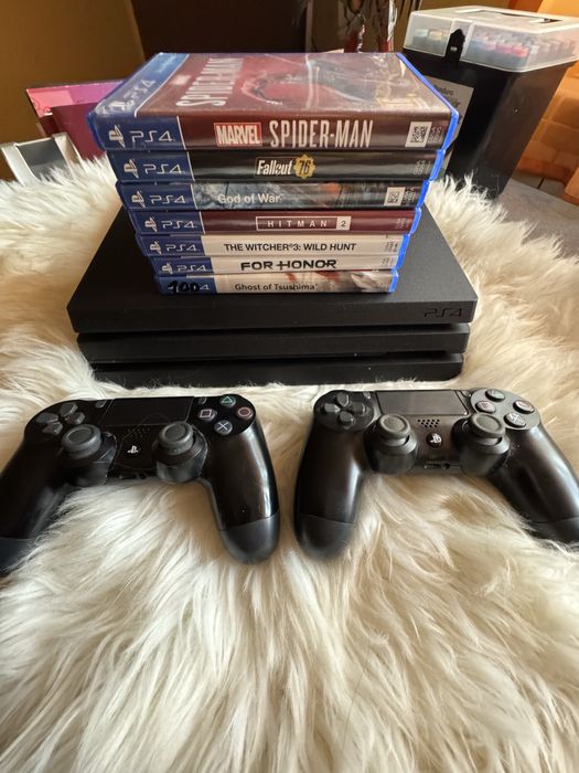 PS4 Pro 1 TB + 7 jocuri