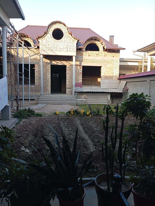 Uy sotiladi 5.6 sotik