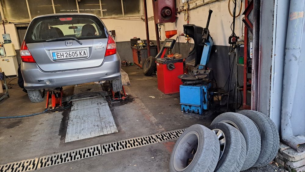 Машини за монтаж и баланс на гуми