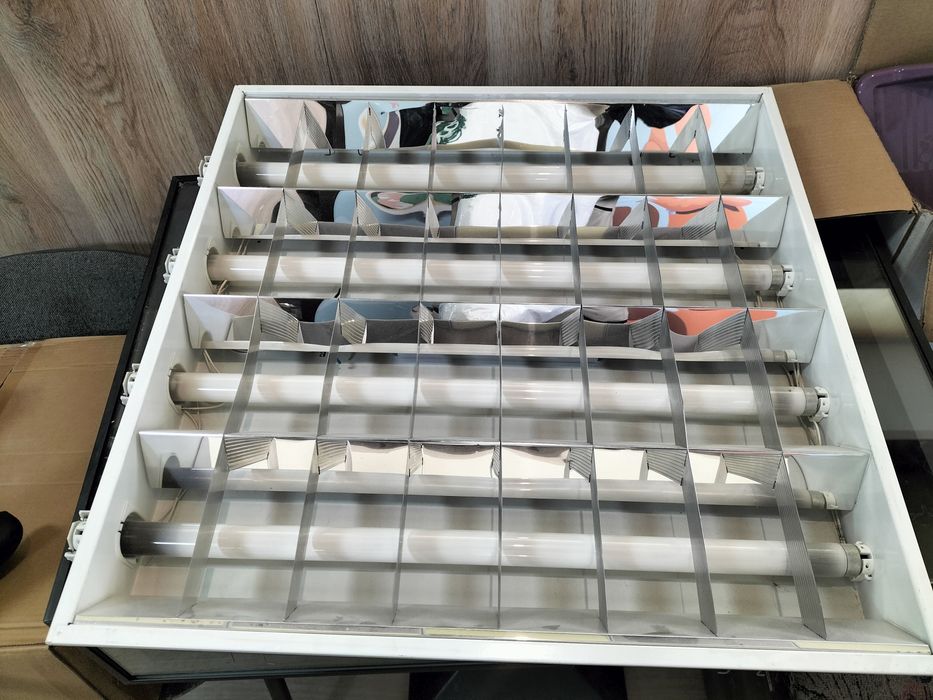 продам потолочные лампы ЛДС