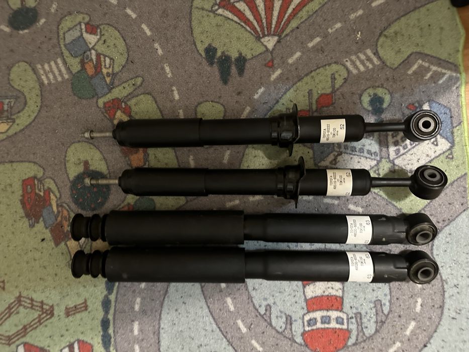 Vand kit amortizoare si arcuri originaleOEM pentru toyota land cruiser