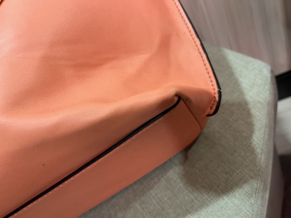 Дамска чанта GUESS