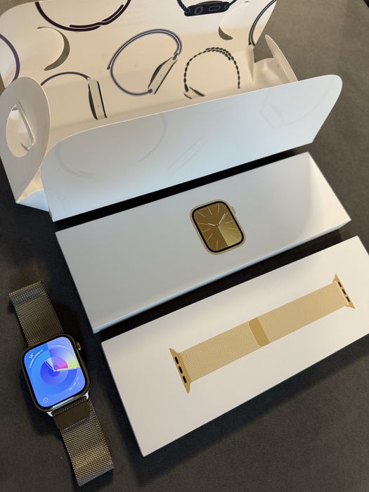 Apple Watch S9 Cellular 45 mm Gold Stainless Steel Case