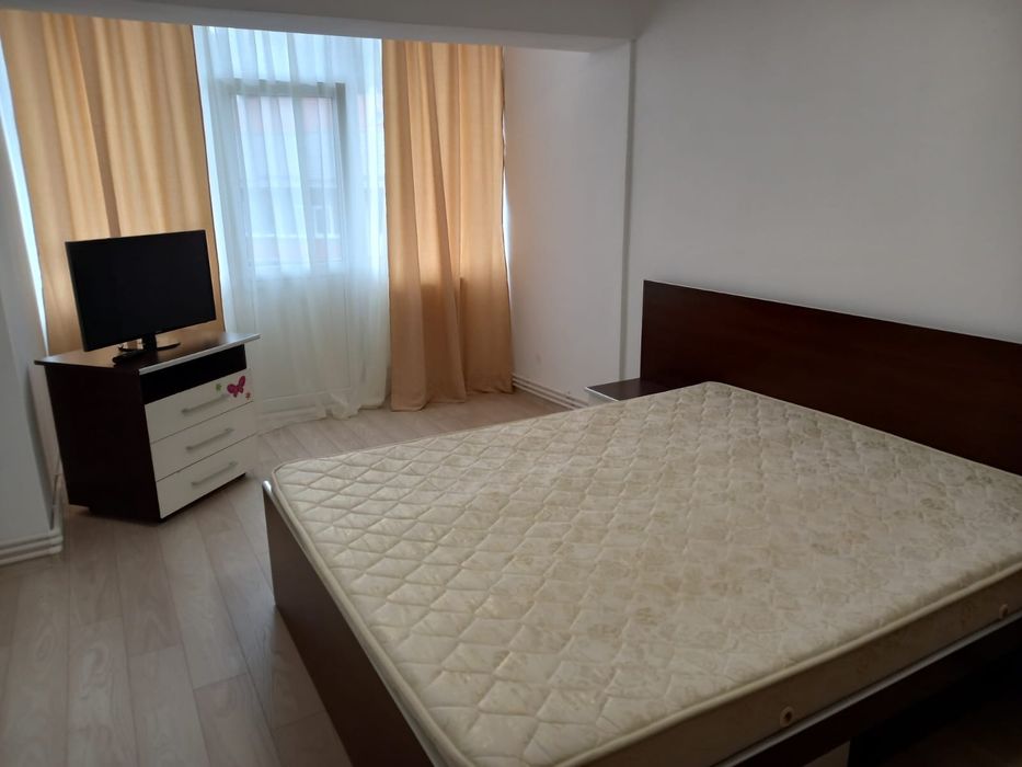 Închiriez apartament 2 camere centru civic (bulevard) Petroșani