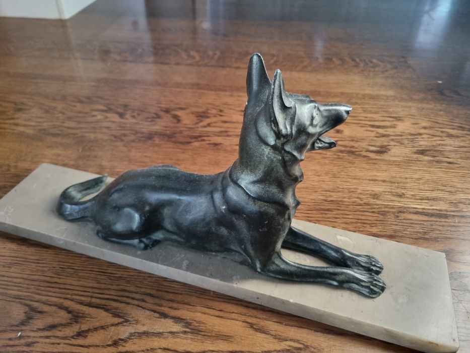 Sculptuta pe suport de marmura