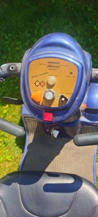 Vand scuter cărucior electric pt persoane cu dizabilități