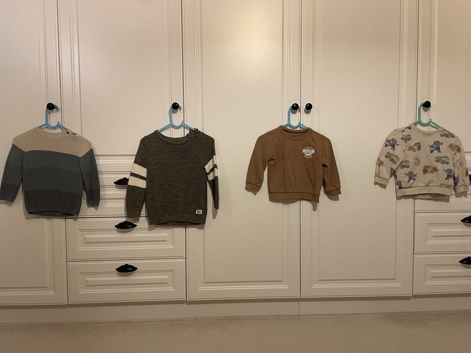 Vand 7 bluze C&A, marimea 86, pentru baietei.