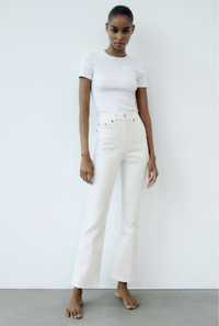 Бели дънки на Zara