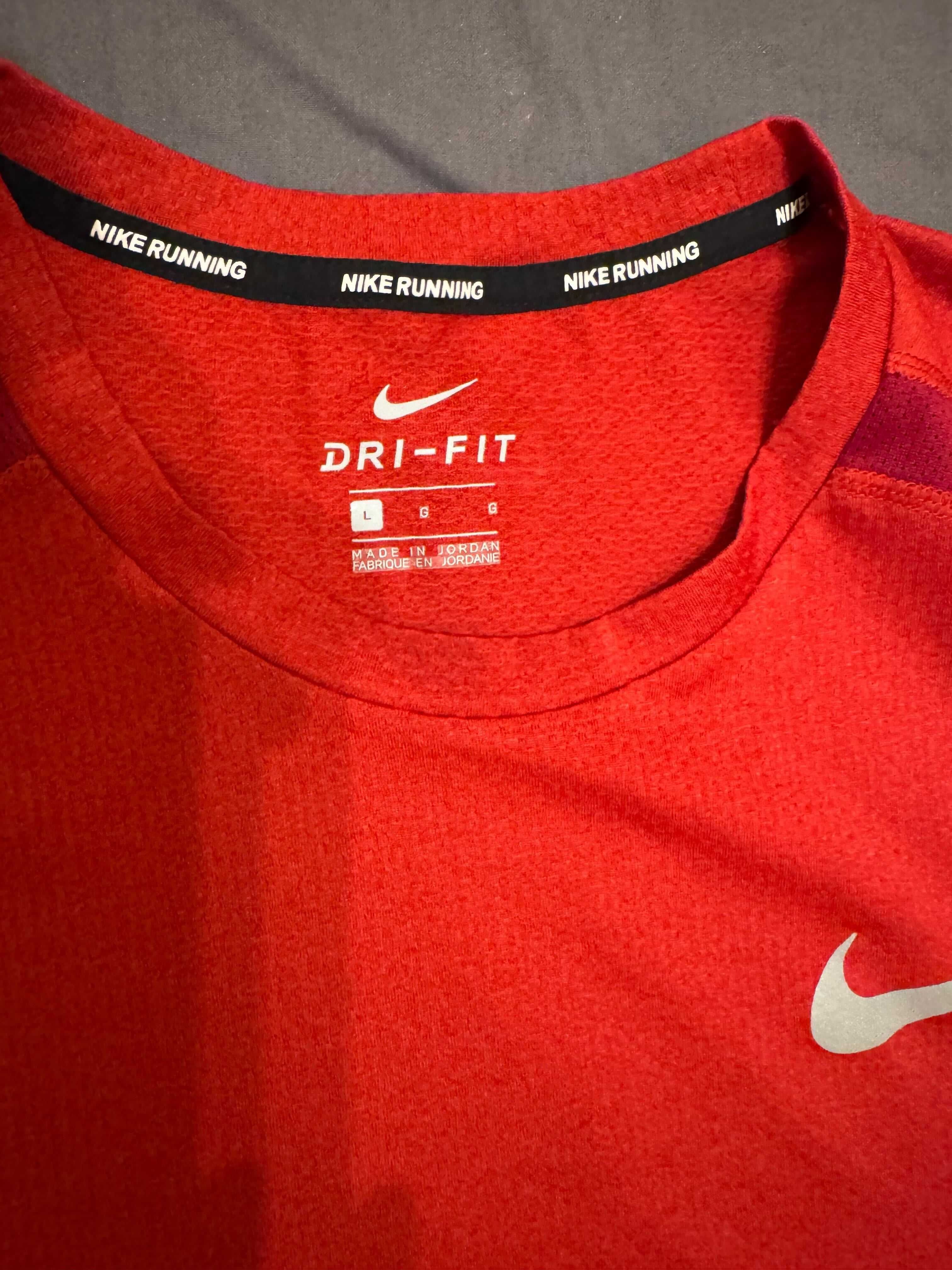 Тениска Nike М-L нова