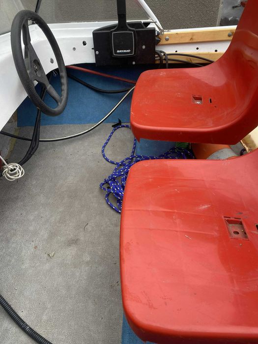 Vand barca 4m/1,6m cu motor defect fara piridoc