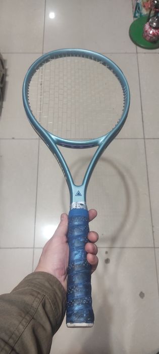 Тенисная ракетка большая
