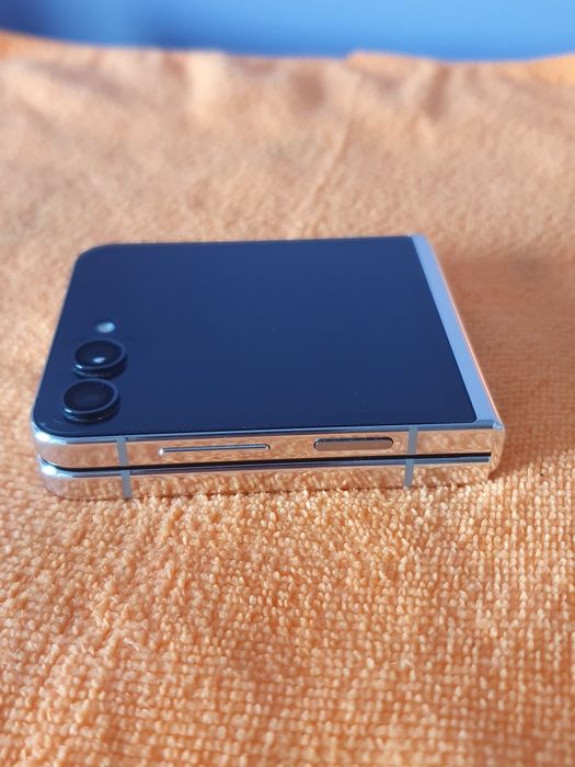 Samsung galaxy z flip 5 impecabil