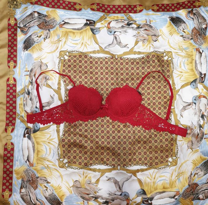 Sutien rosudantela Etam