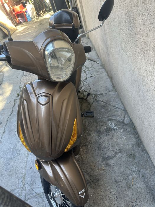 Vand scooter electric 2000 de lei