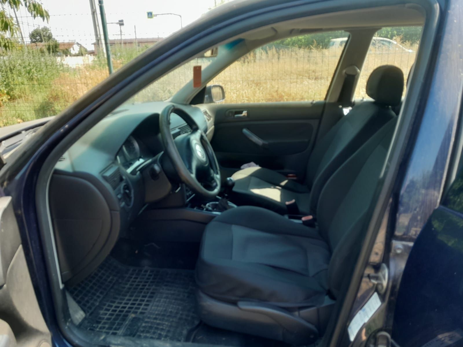 Vând golf 4.1,6.2004.