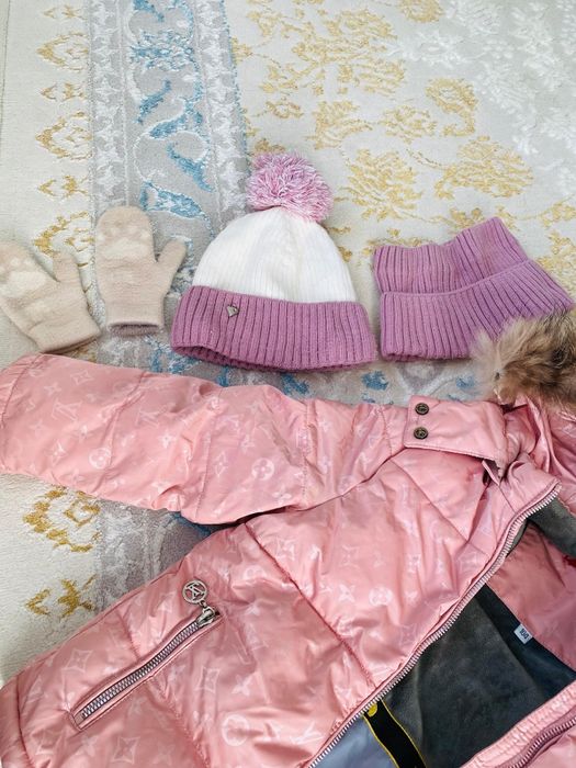 Продас зимнюю куртку для девочки рост 104см