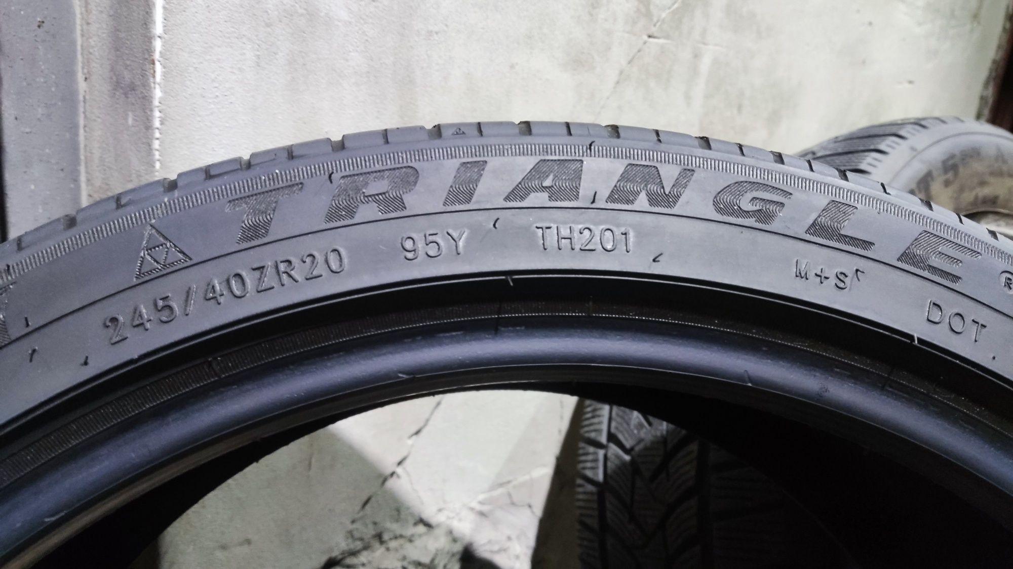 1бр. лятна гума 245/40/20 Triangle Sportex
6.7mm
Добро състояние на гу