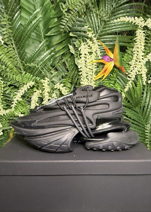 Balmain Unicorn Triple Black