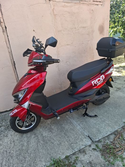 Vând scuter RDB. motor 2000w.