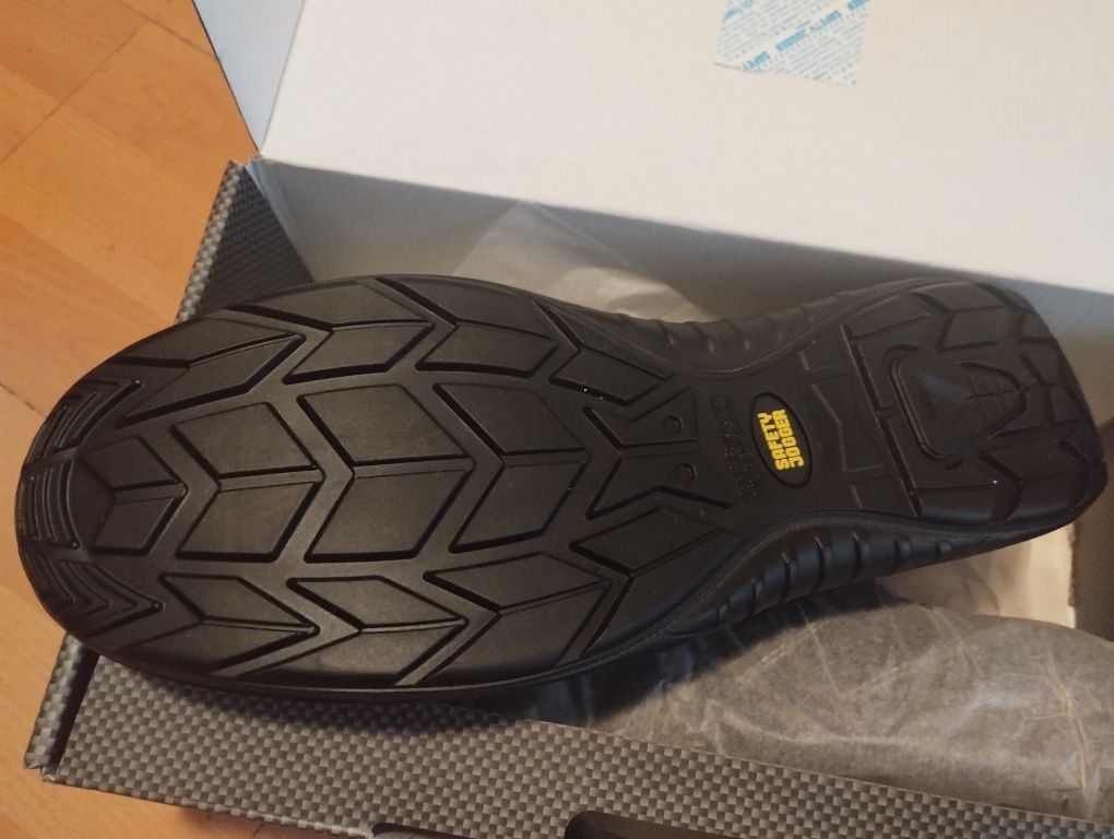 Incaltaminte de protectie sport numar foarte mare