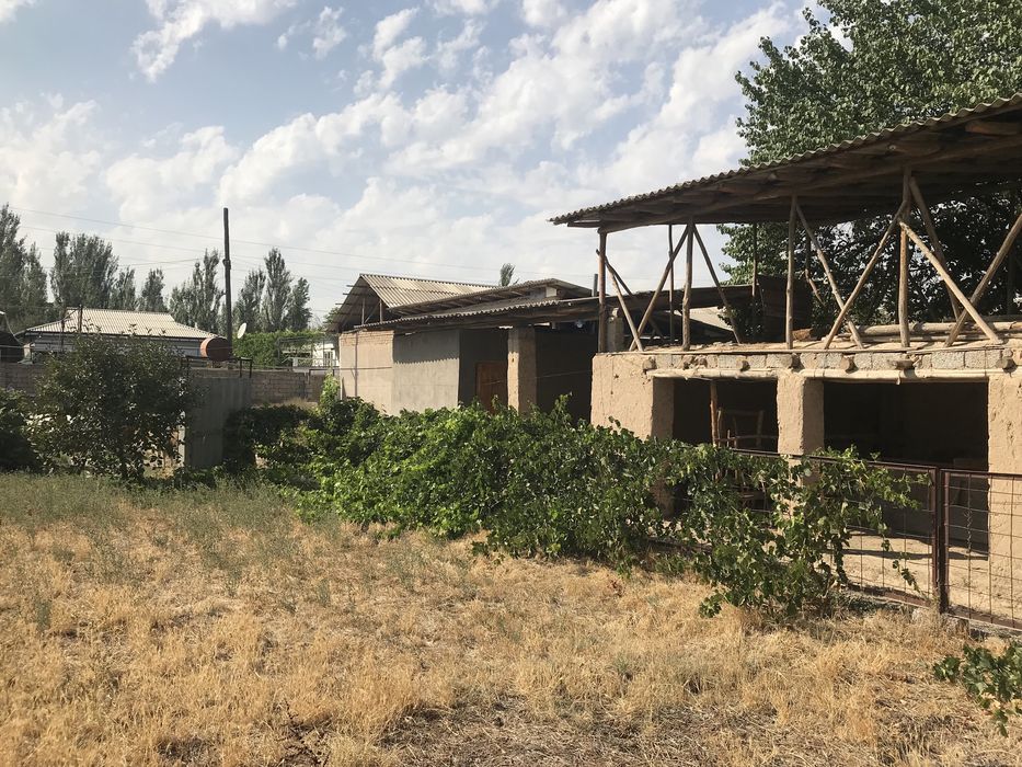 Uchastka sotiladi 4,5 sotix Toshkent vil yuqori chirchiq tm